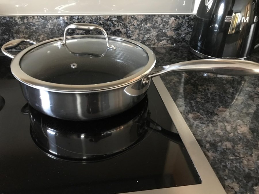 Hybrid Sauté Pan on an induction hob